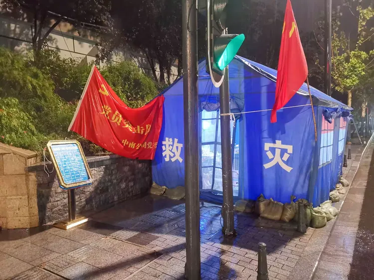 摔跤夜战：洞庭天虎队绝杀关东霹雳队，速度优势明显定位球制造杀机的简单介绍