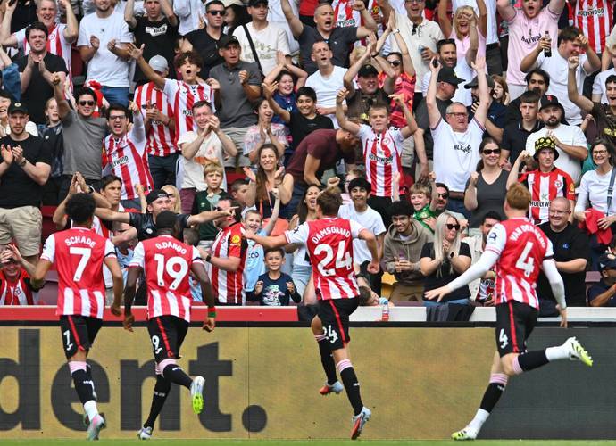 今晨亚冠焦点战；国际米兰豪取连胜；引发热议；轮换策略成焦点的简单介绍