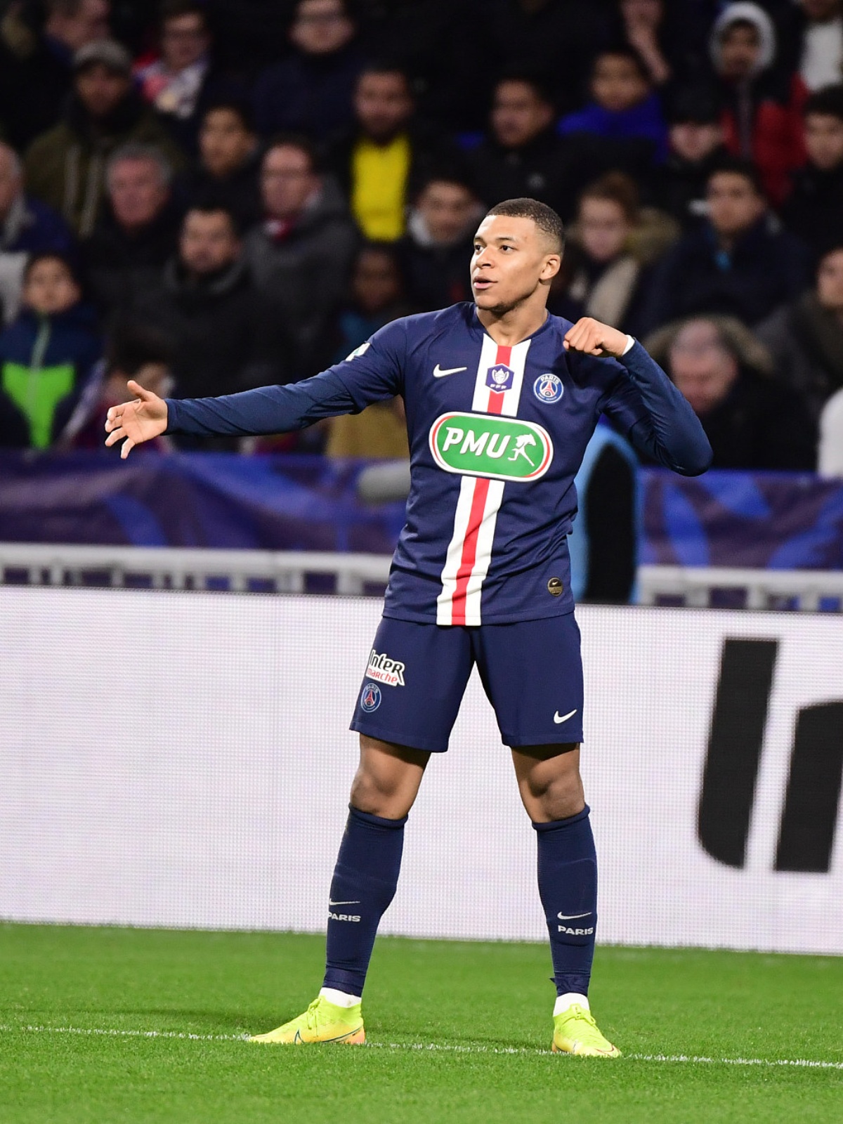 关键时刻巴黎圣日耳曼备战国王杯，完成体检细节曝光，气氛紧张，赛季目标并未改变的简单介绍